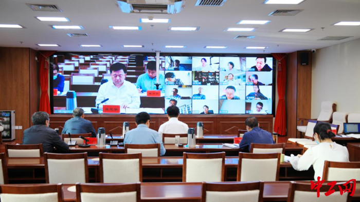 10月28日，内蒙古自治区总工会党组理论学习中心组以视频形式举行2022年第15次学习（扩大）会议。 内蒙古自治区总工会供图