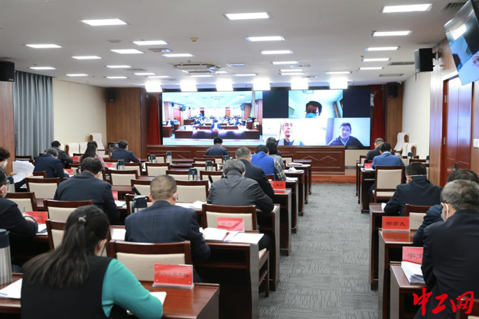 1月6日，内蒙古自治区总工会党组召开2023年第1次（扩大）会议，图为会议现场。 霍日查 摄