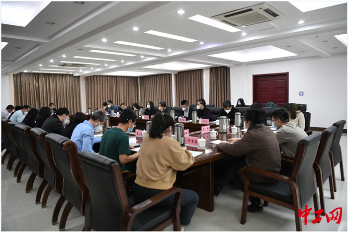 1月6日，内蒙古包头市总工会党组召开2022年度党组织书记抓党建述职评议会，图为会议现场。 邢浩然 摄