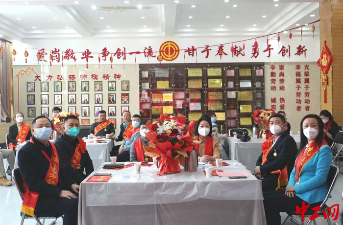 1月16日，锡林浩特市总工会召开春节慰问劳模座谈会，图为座谈会现场。 锡林浩特市总工会供图