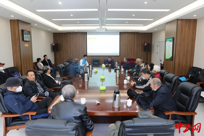 4月18日，内蒙古自治区总工会举办“普及智能手机使用 防范电信养老诈骗”专题讲座。图为专题讲座现场。 吴昊 摄
